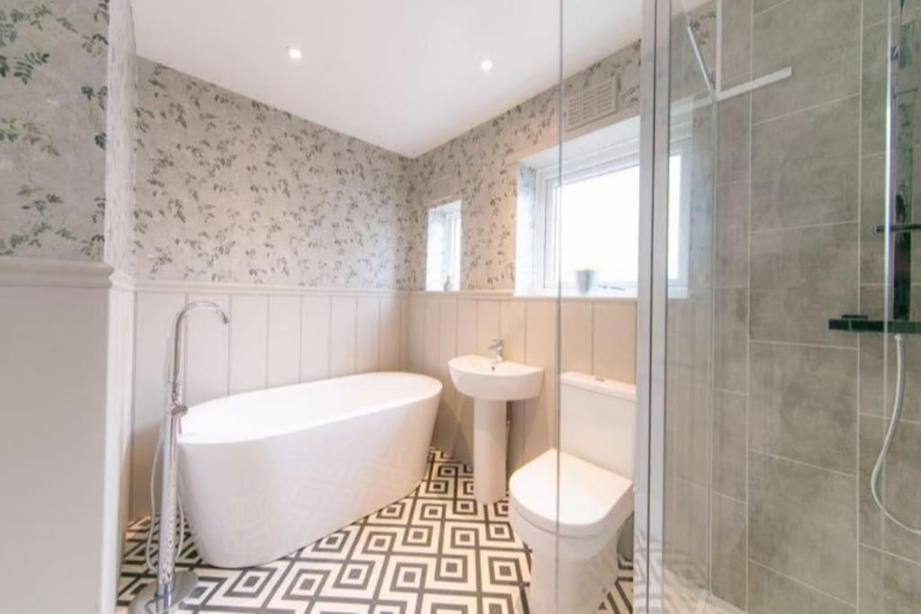 Recently Refurbished Home. Poulton-le-Fylde Екстер'єр фото