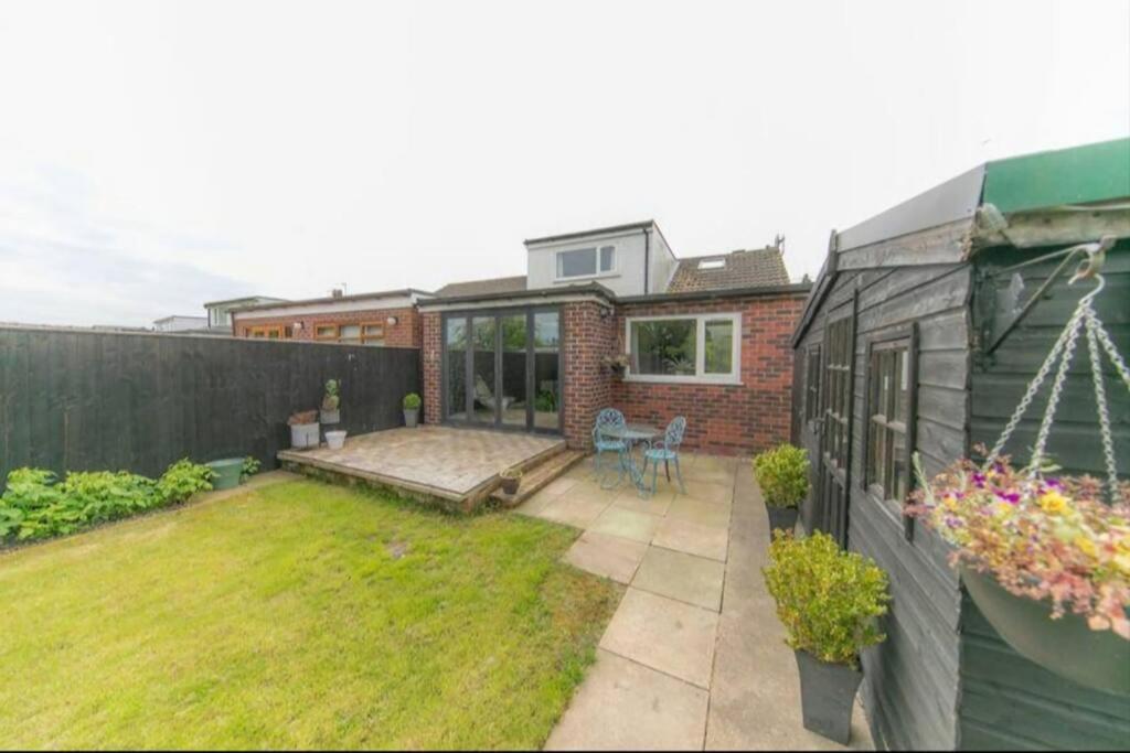 Recently Refurbished Home. Poulton-le-Fylde Екстер'єр фото